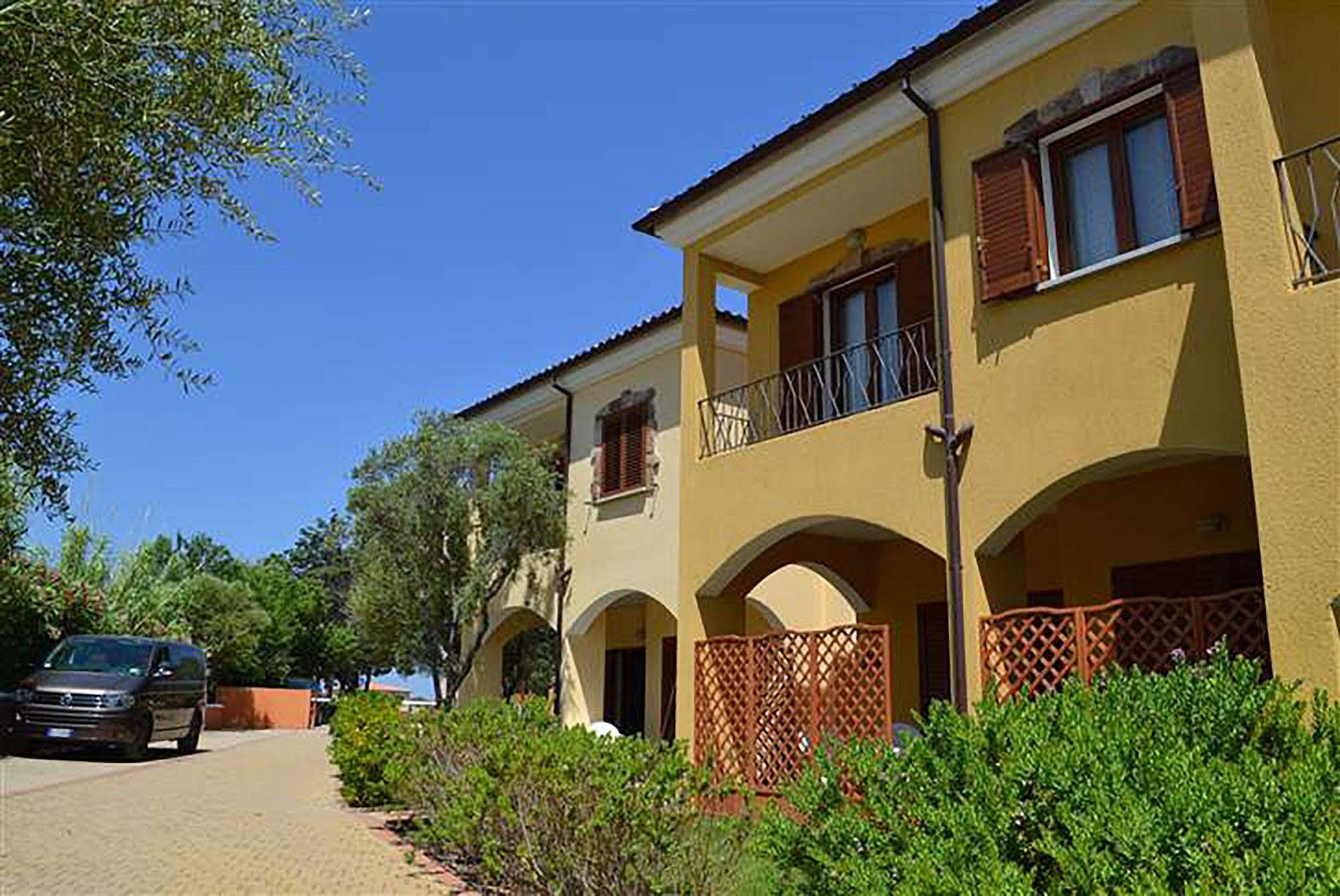 Aparthotel Residenze L'Isola Surf House à Porto Pollo Extérieur photo