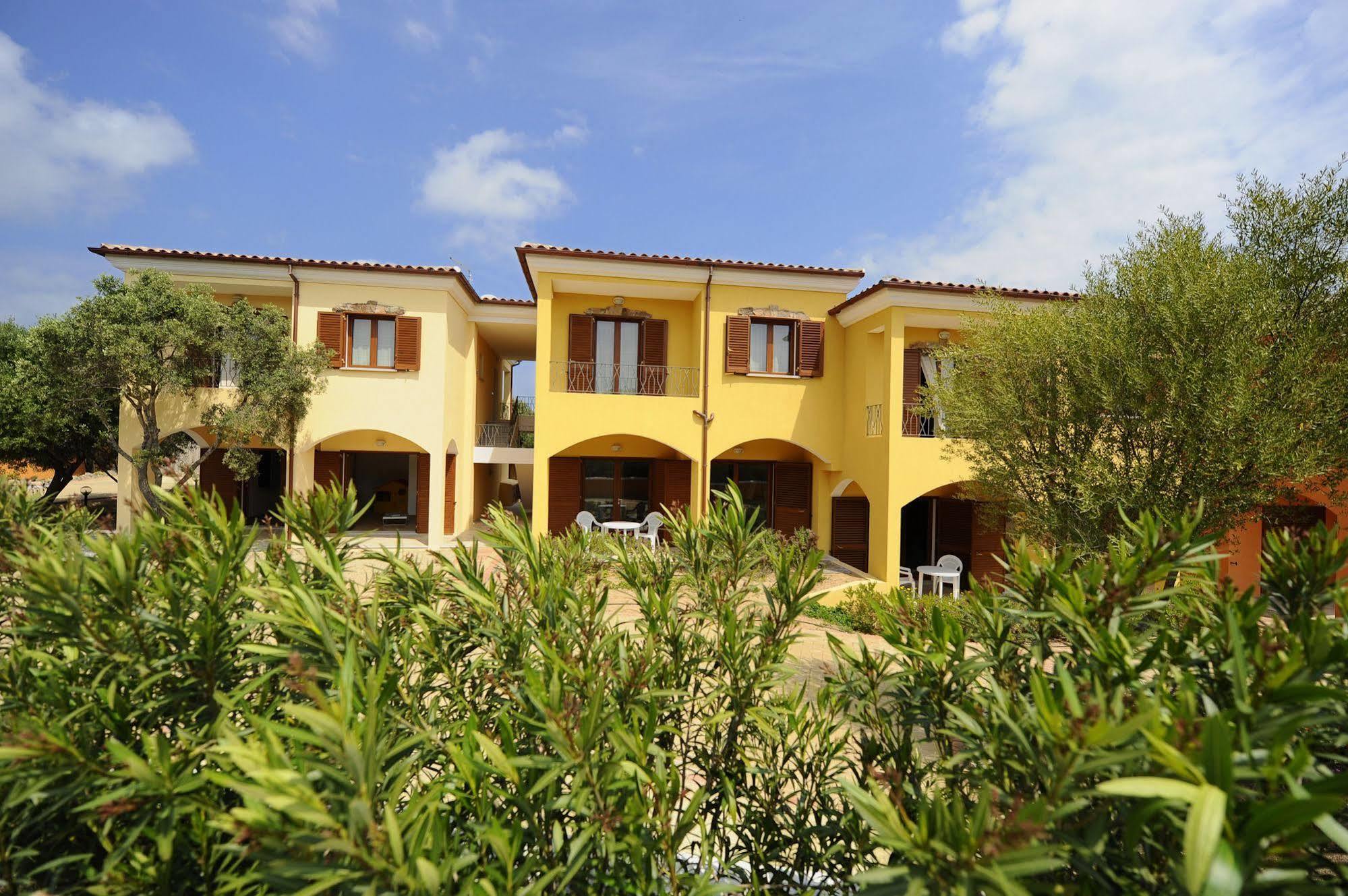 Aparthotel Residenze L'Isola Surf House à Porto Pollo Extérieur photo