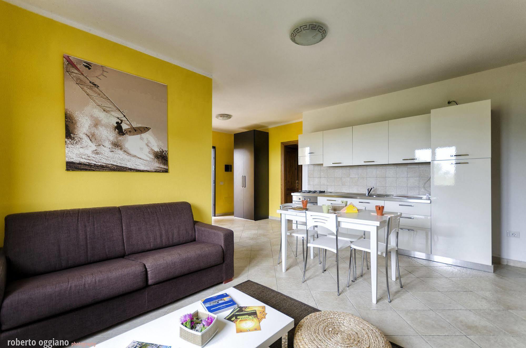 Aparthotel Residenze L'Isola Surf House à Porto Pollo Extérieur photo