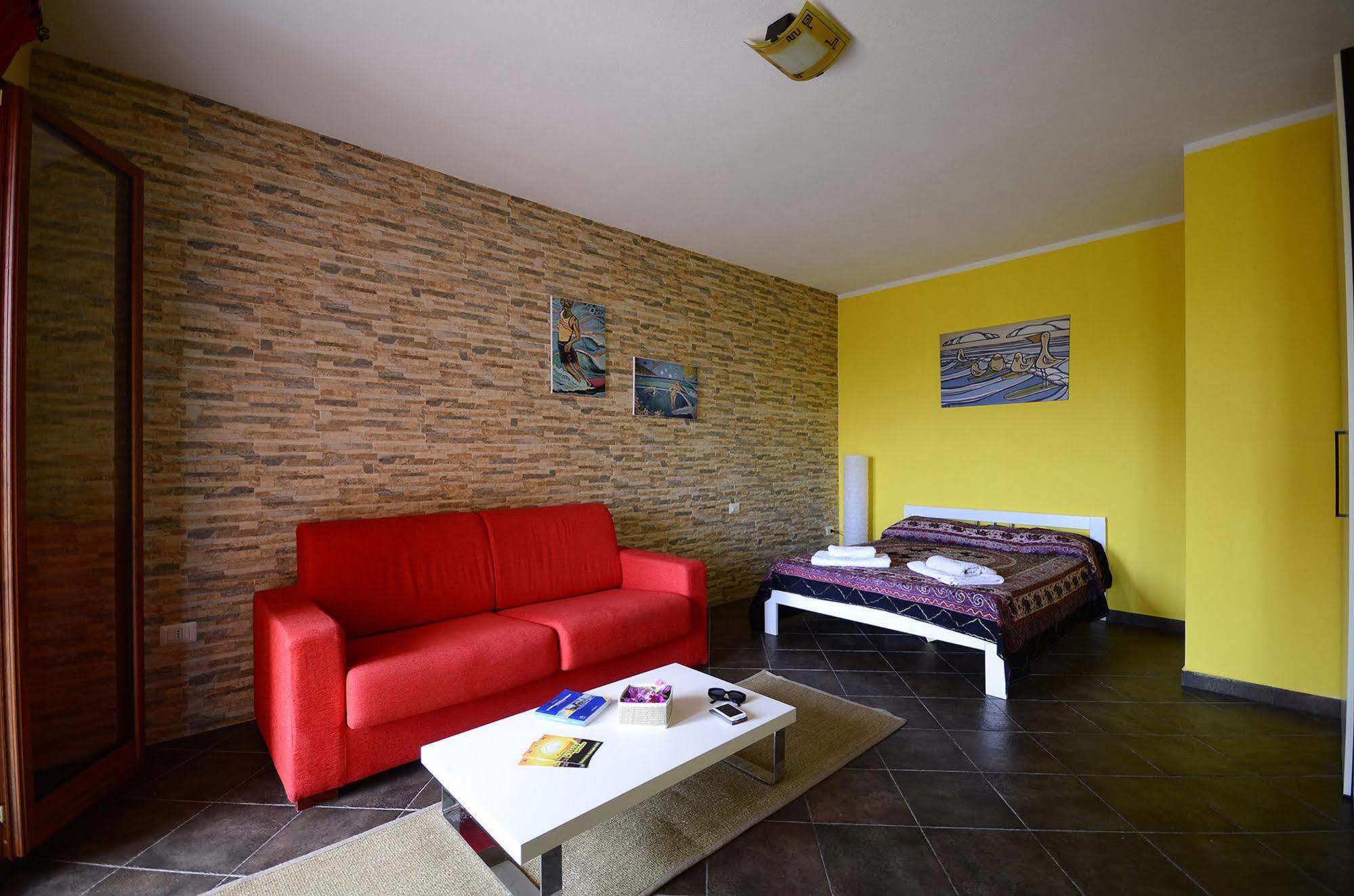 Aparthotel Residenze L'Isola Surf House à Porto Pollo Extérieur photo