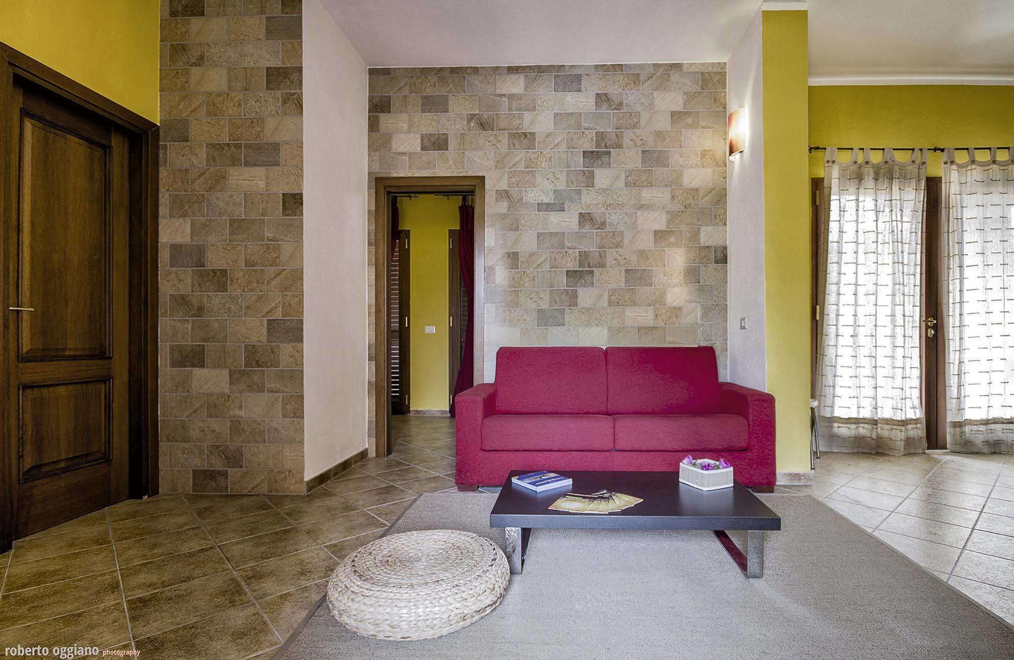 Aparthotel Residenze L'Isola Surf House à Porto Pollo Extérieur photo