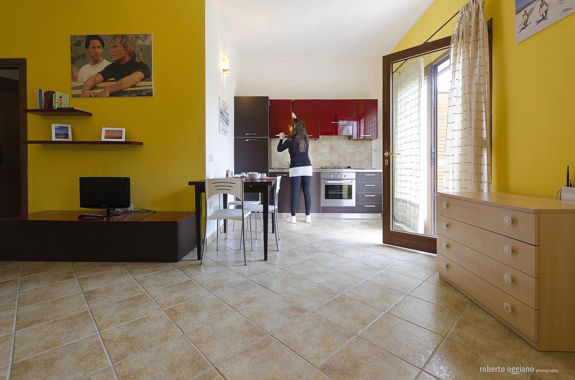 Aparthotel Residenze L'Isola Surf House à Porto Pollo Extérieur photo