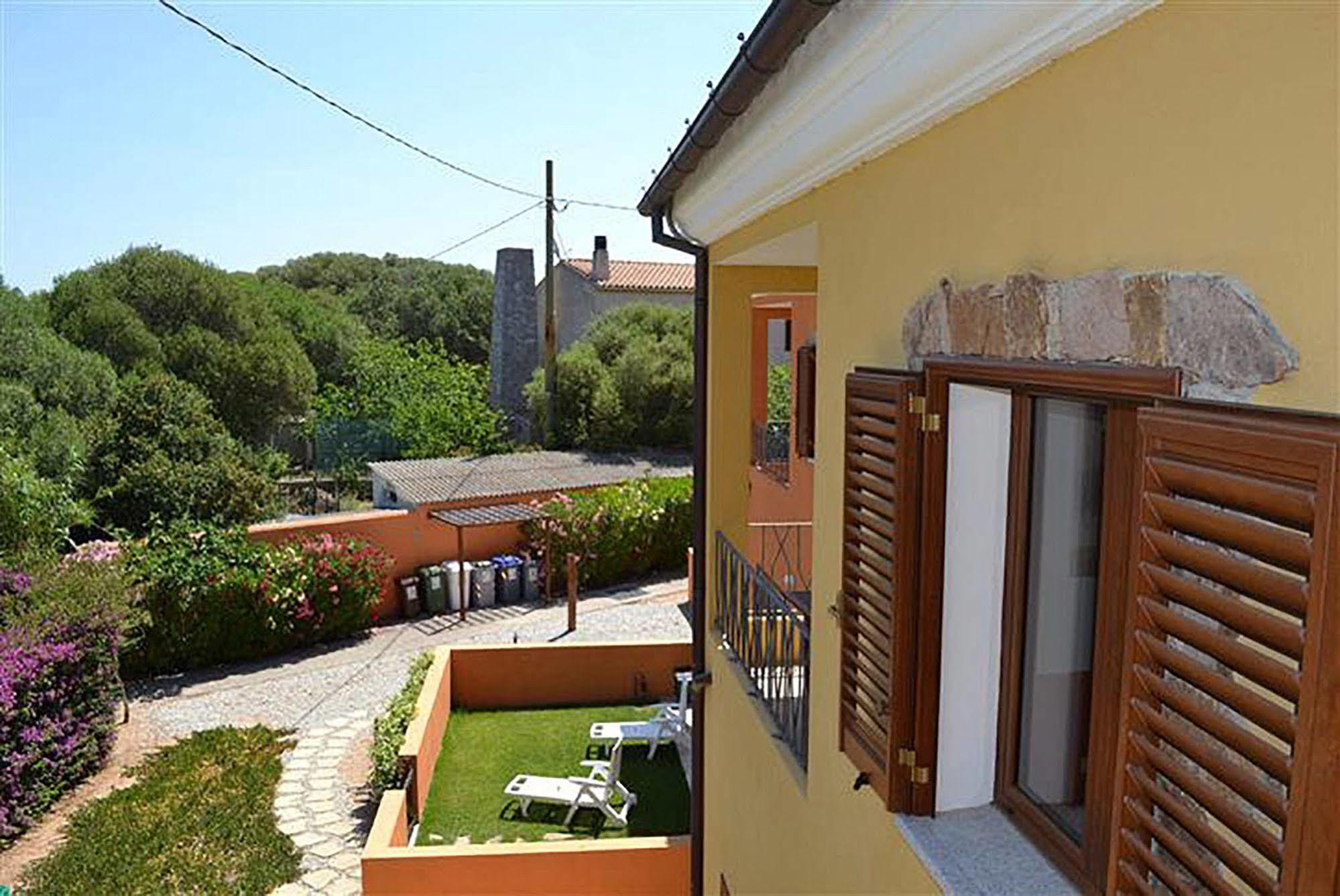 Aparthotel Residenze L'Isola Surf House à Porto Pollo Extérieur photo
